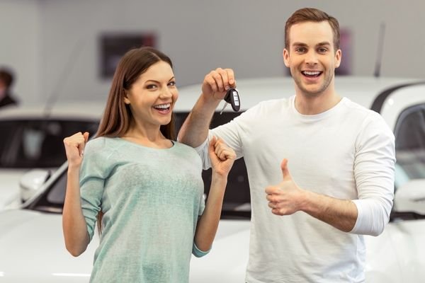 2 very happy people holding car keys